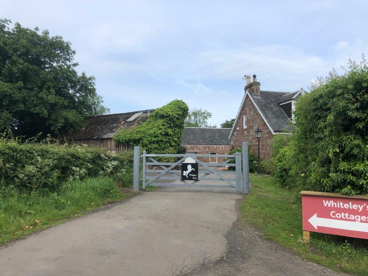 Whiteley'S Cottages Dumbarton Exterior photo